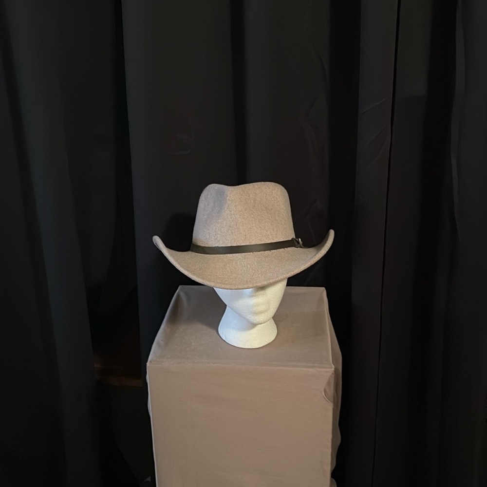 DPC wall hat men’s or women’s looks to be M/L